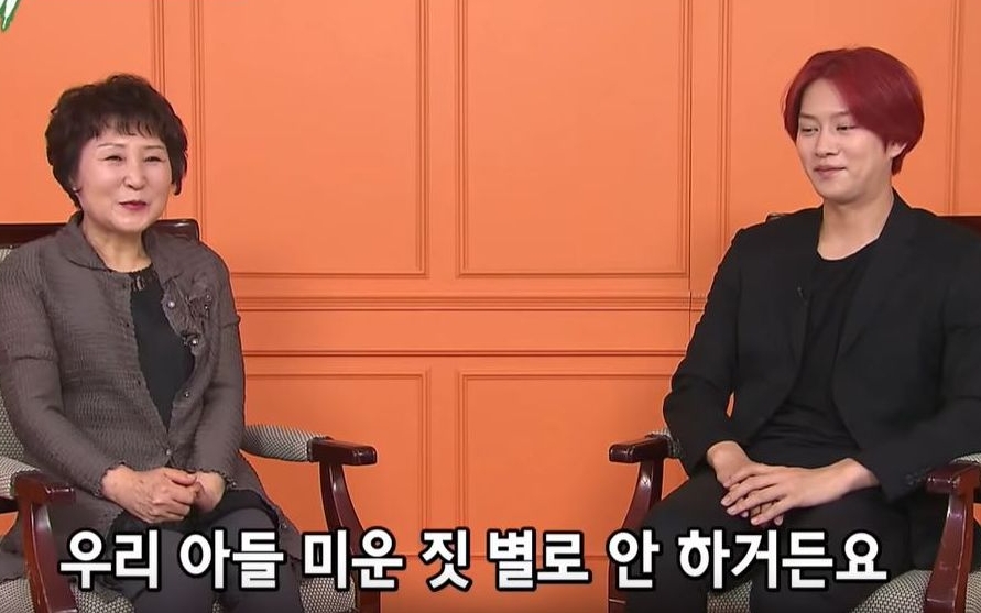 希澈首次與媽媽一齊做節目。（截圖）