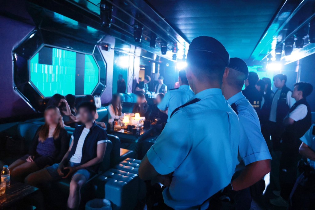 警方展開「伏箭」行動打擊三合會。警方FB 警方展開「伏箭」行動打擊三合會。警方FB