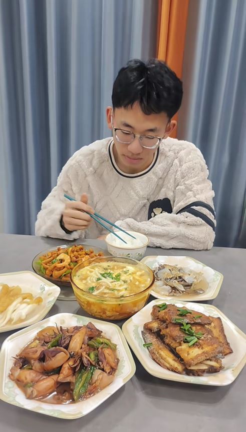 寧波人妻麗萍為16歲兒子每朝準備的極豐盛早餐。抖音