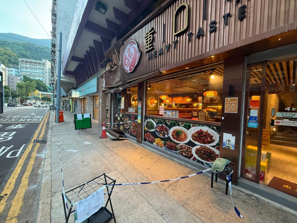 現場對開一段行人路封閉。曾志恆攝 現場對開一段行人路封閉。曾志恆攝