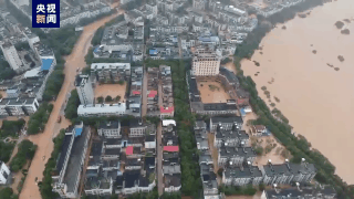 平江縣半個縣城被水淹。