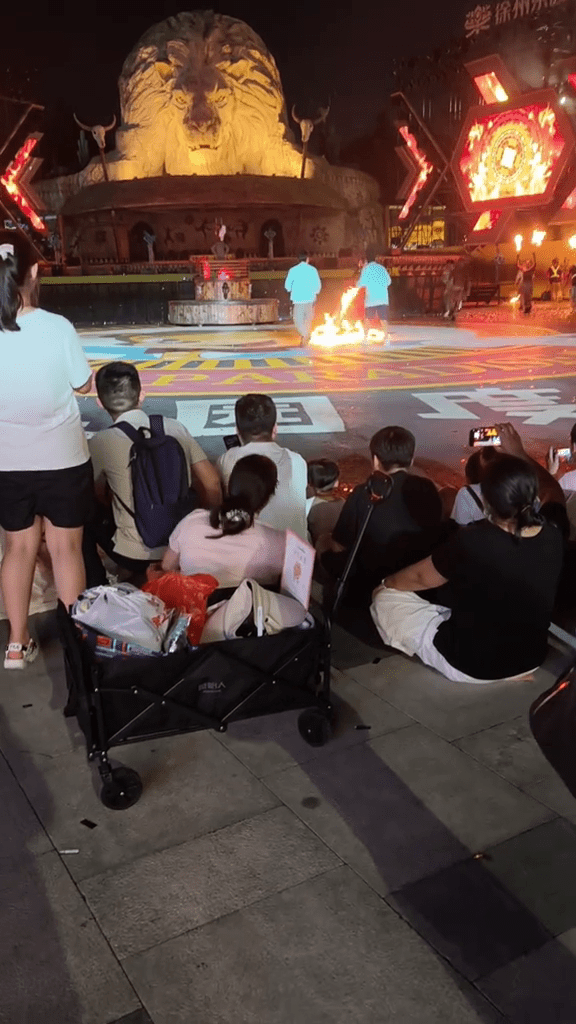 徐州樂園爆火裙舞意外！女演員紅裙遭火舌吞噬。