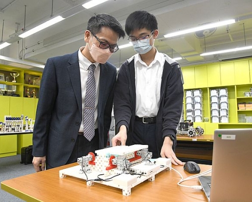 該校的資訊科技範疇表現出色，早年獲政府挑選加入「中學資訊科技增潤計畫」，為學生提供深入的資訊科技培訓。