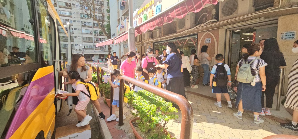 對部分學生年幼學生而言,校巴屬剛性需求。資料圖片 對部分學生年幼學生而言,校巴屬剛性需求。資料圖片