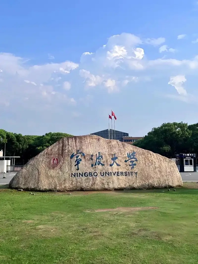 多所高校近期紛紛宣布,部分專業的研究生自明年起學制延長。小紅書 多所高校近期紛紛宣布,部分專業的研究生自明年起學制延長。小紅書