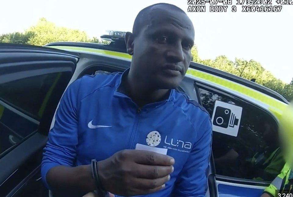 克巴圖(Hadush Kebatu)被捕時的警員隨身錄影截圖。 Essex Police 克巴圖(Hadush Kebatu)被捕時的警員隨身錄影截圖。 Essex Police