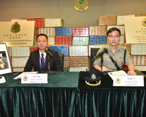 海關在文錦渡管制站檢獲約150萬支懷疑私煙。楊偉亨攝