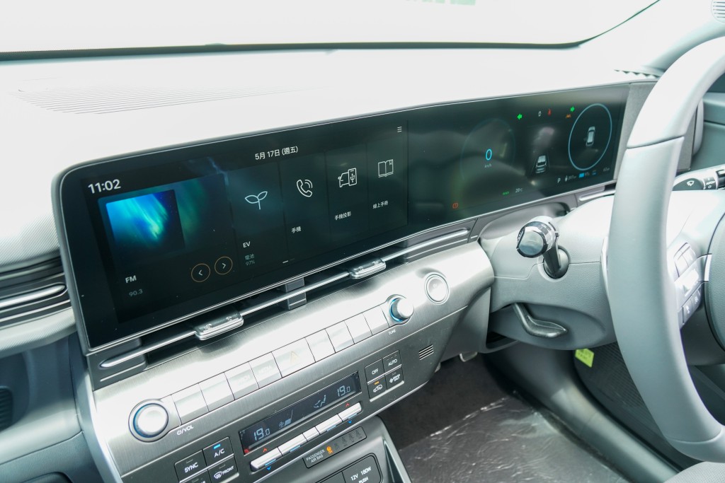 全新第二代现代Hyundai Kona Electric 12.3寸触控屏幕及12.3寸数码仪表板属车系标准配置。