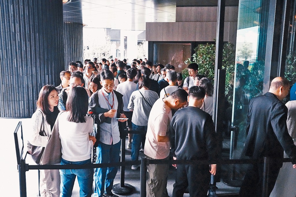 柏傲莊III開放現樓預約參觀短短3日內錄逾8000人次。