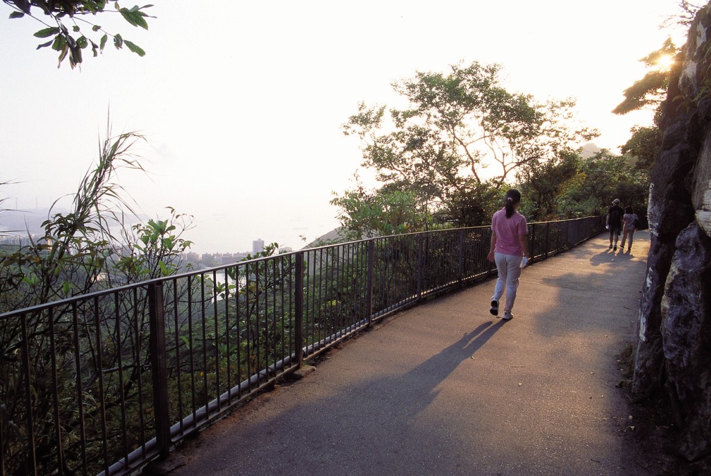 西高山段的爐峰自然步道。資料圖片 西高山段的爐峰自然步道。資料圖片