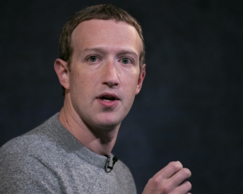 朱克伯格表示Facebook未來將有半數員工永久在家工作。AP圖