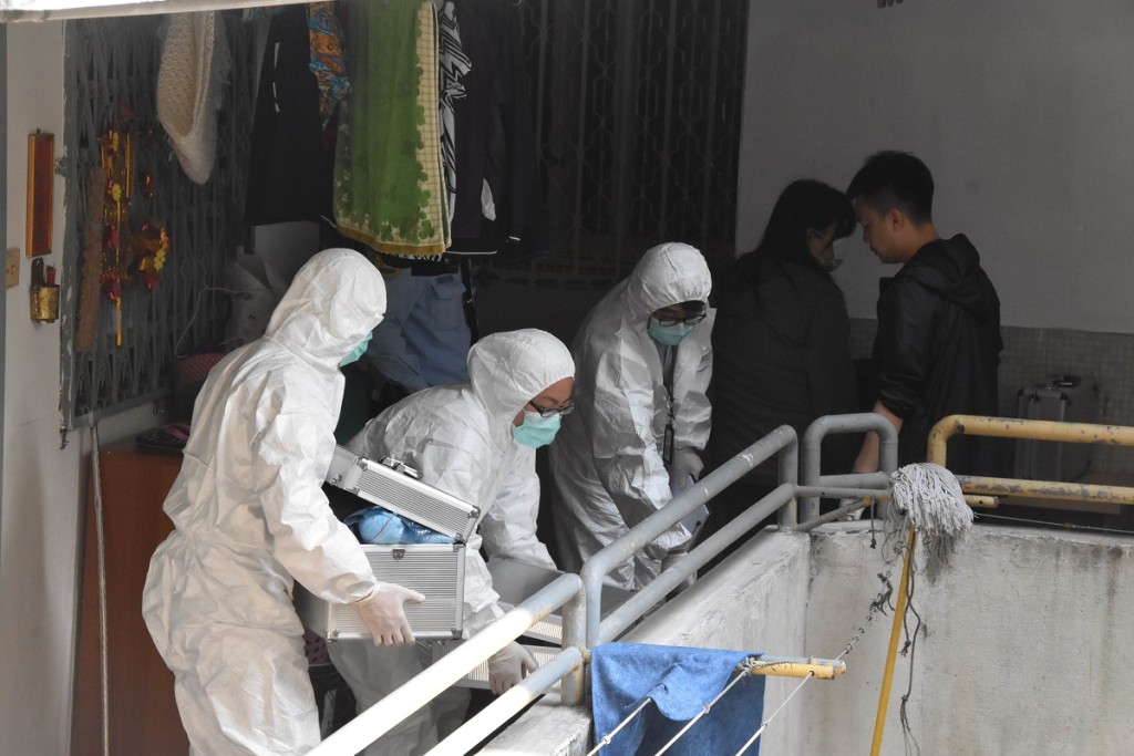 澳門中年漢疑遭兒子鎅頸致死。