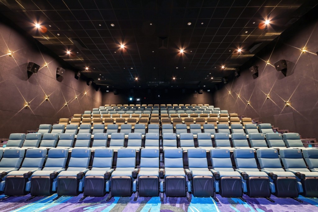 英皇戏院Plus+新戏院共有6间独立影院，最多可客纳912位戏迷入场睇戏！