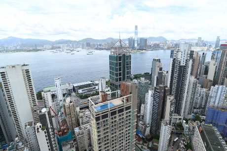 單位可俯瞰西區及對岸九龍站一帶海景。