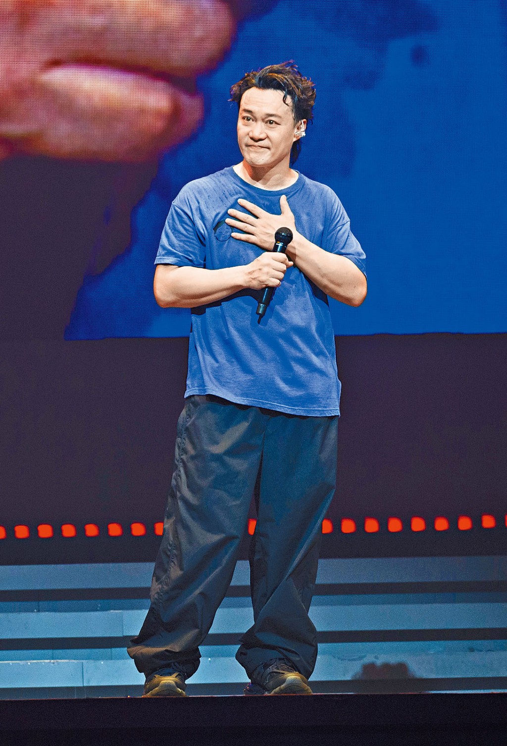 Eason入行27年来首次在观众面前落泪，一度感触到讲唔到嘢。