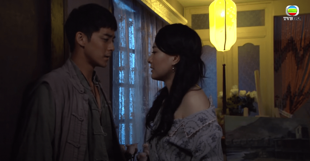陈滢与余德丞在2018年因拍摄《福尔摩师奶》认识，两人曾传绯闻。 