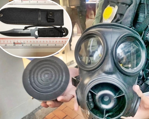 警方檢獲的武器及防毒面具。「香港警察」fb圖片