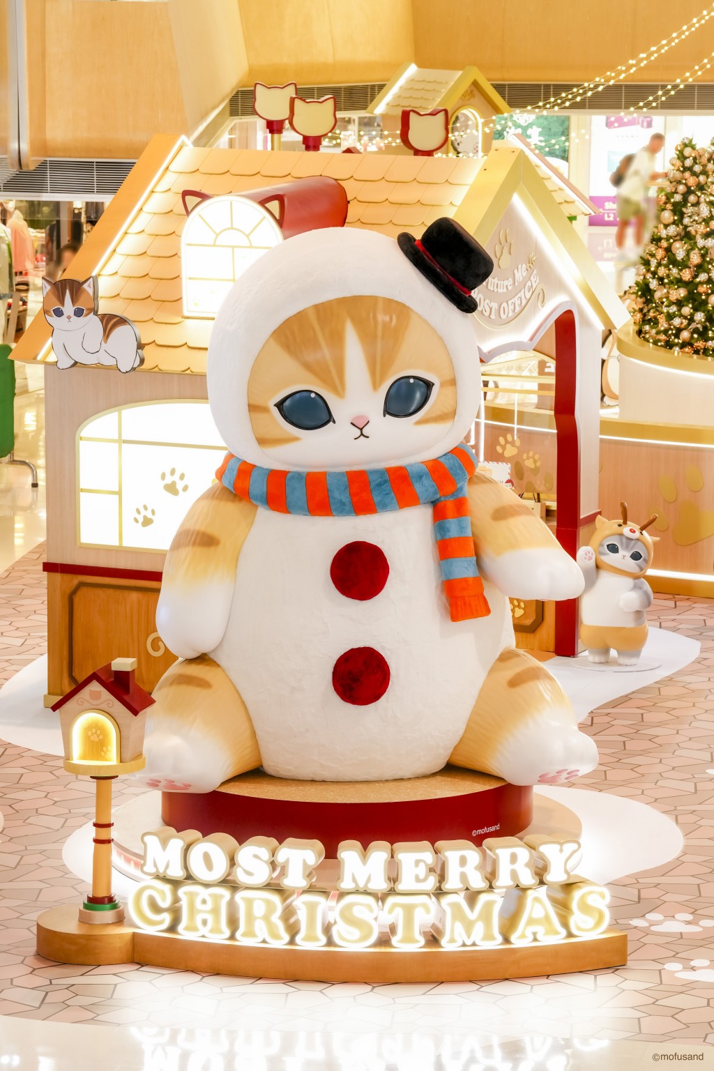 全港首個3米高毛茸mofusand Snowman 貓咪「MOST-Cuddly! 抱抱mofusand」（圖片來源：MOSTown新港城中心）
