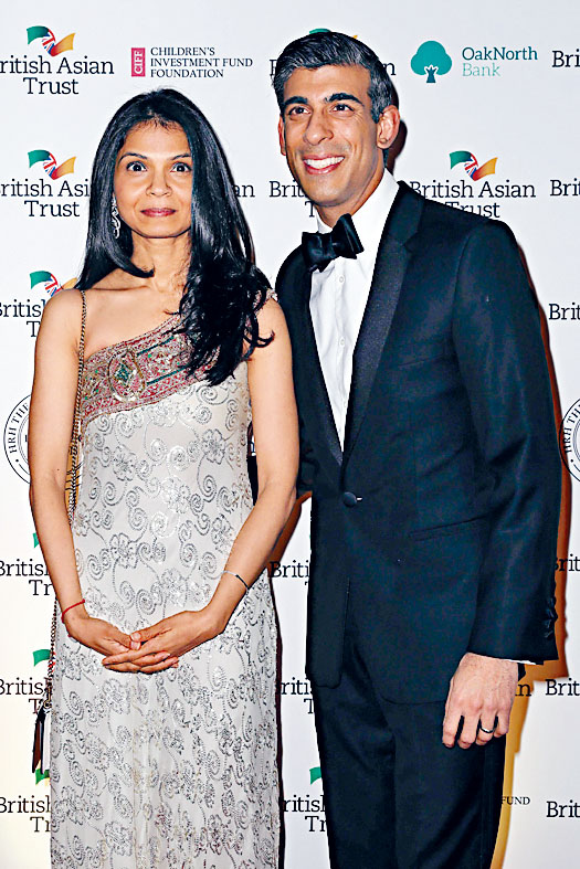 辛偉誠二月與妻子阿克沙塔出席大英博物館一項活動。