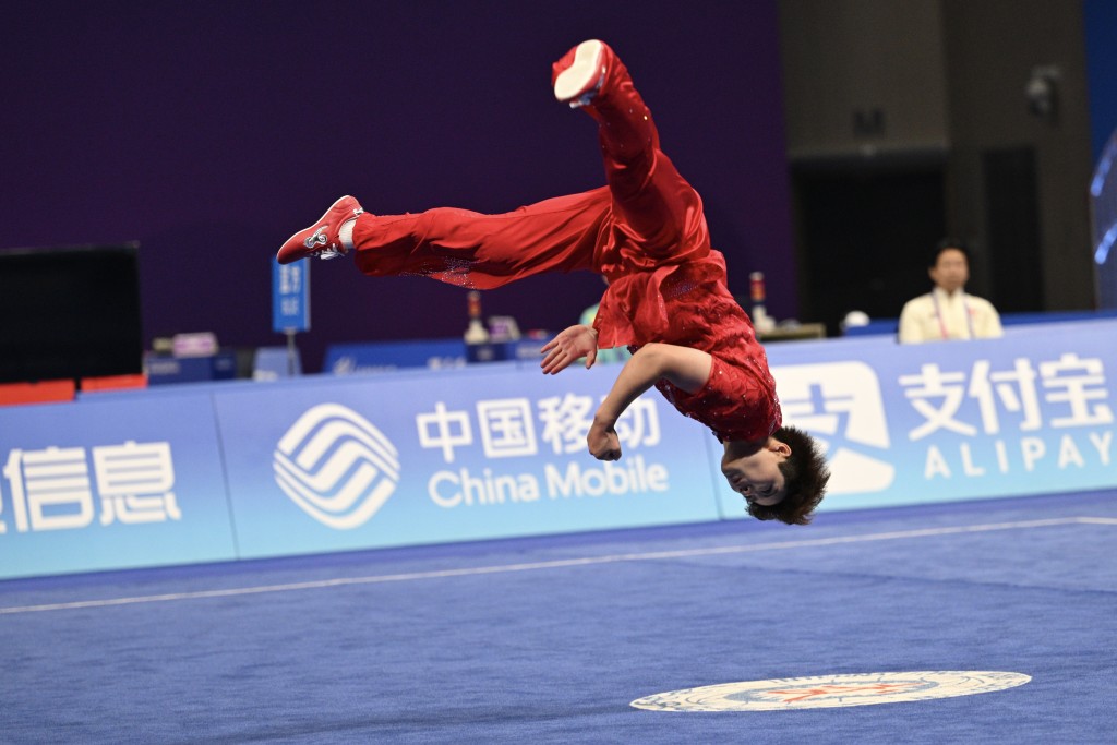 以紅色戰衣比賽的劉徐徐在11位參賽者中是第8位出場的，她憑著穩定表現。陳極彰攝
