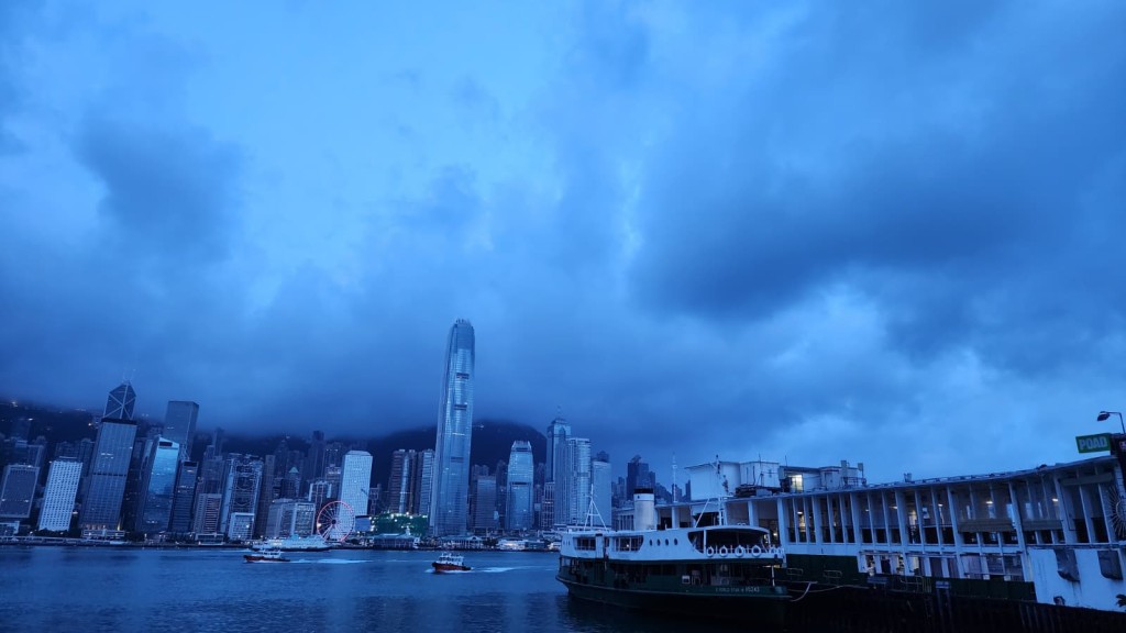 本港地區今日大致多雲,有幾陣驟雨。黎志偉攝 本港地區今日大致多雲,有幾陣驟雨。黎志偉攝