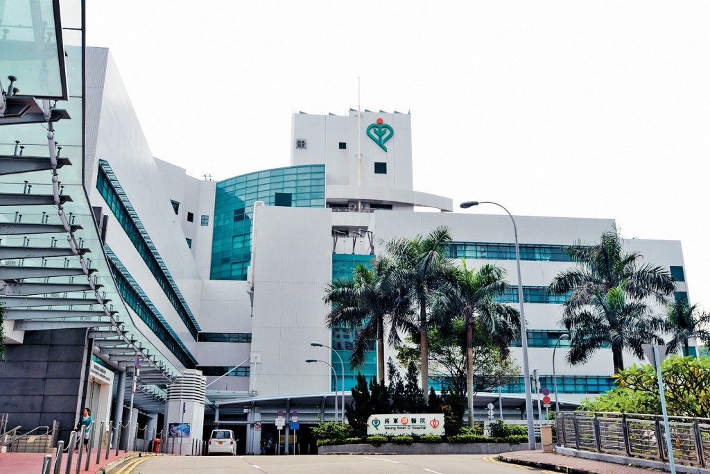 將軍澳醫院一名85歲結腸癌女病人進行橫結腸造口手術後，被發現造口位置竟在胃部而非橫結腸。