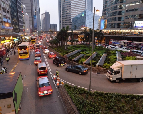 環球大廈對開迴旋處塞車嚴重