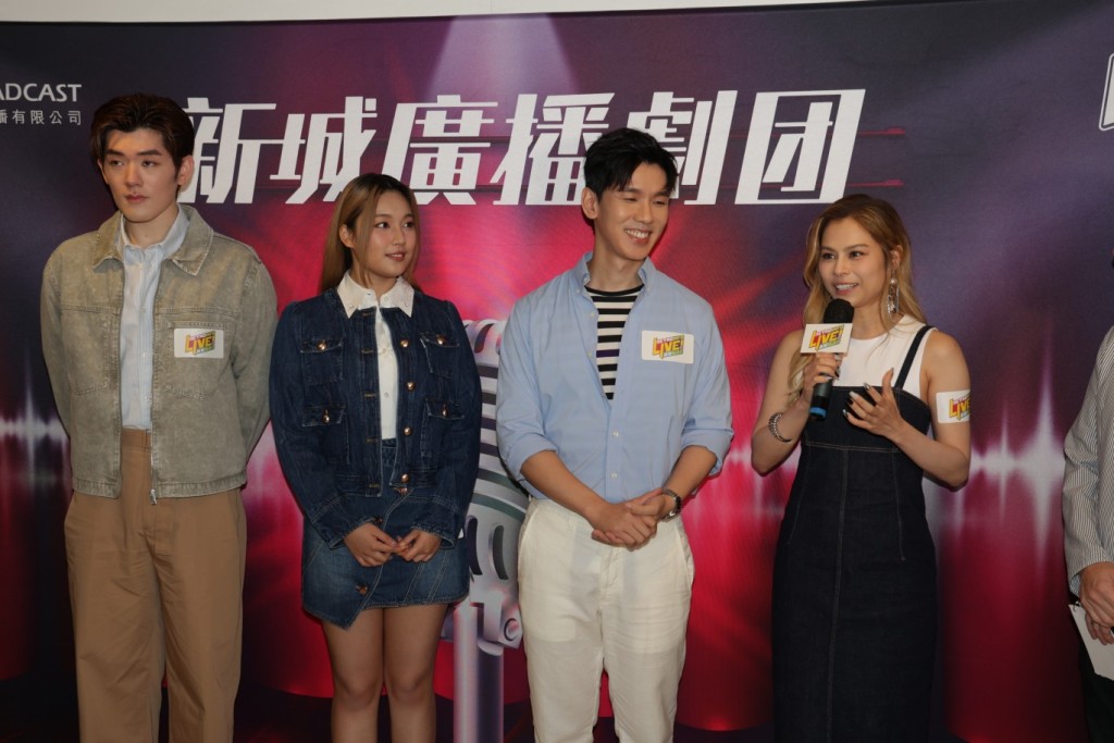 Gin Lee與林奕匡、洪助昇、黃淑蔓，出席新城電台廣播劇《不如見一面》記者會。