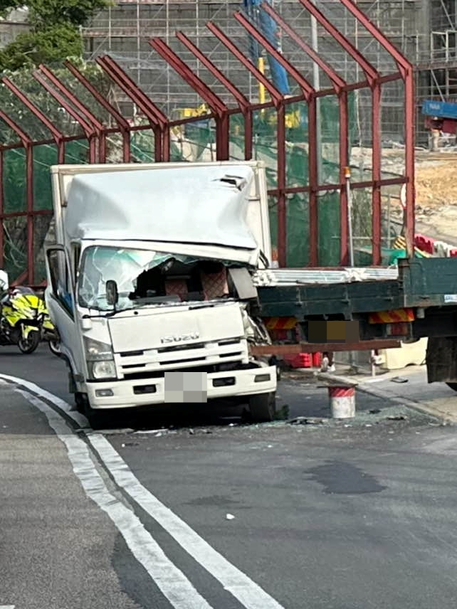 現場為域多利道一地盤出口。FB：車cam L（香港群組）