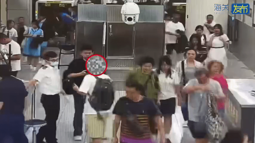 北上「水貨客」福田口岸被截查。 北上「水貨客」福田口岸被截查。