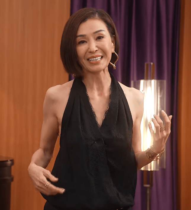伍詠薇似乎頗受打擊眼有淚光。