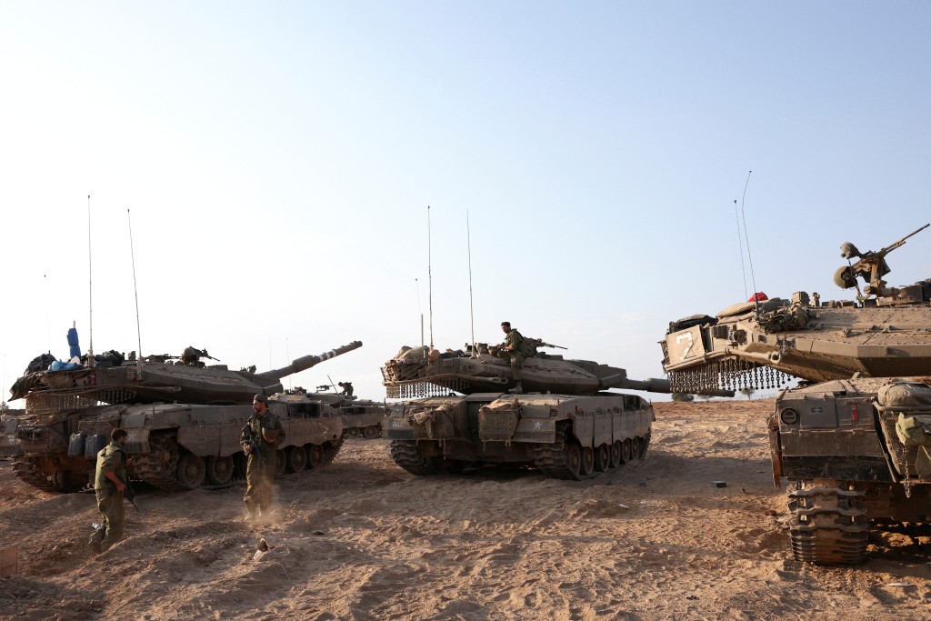 以色列坦克在加沙邊境附近演習。路透社