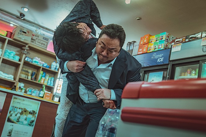 馬東石在片中繼續打戲連場。