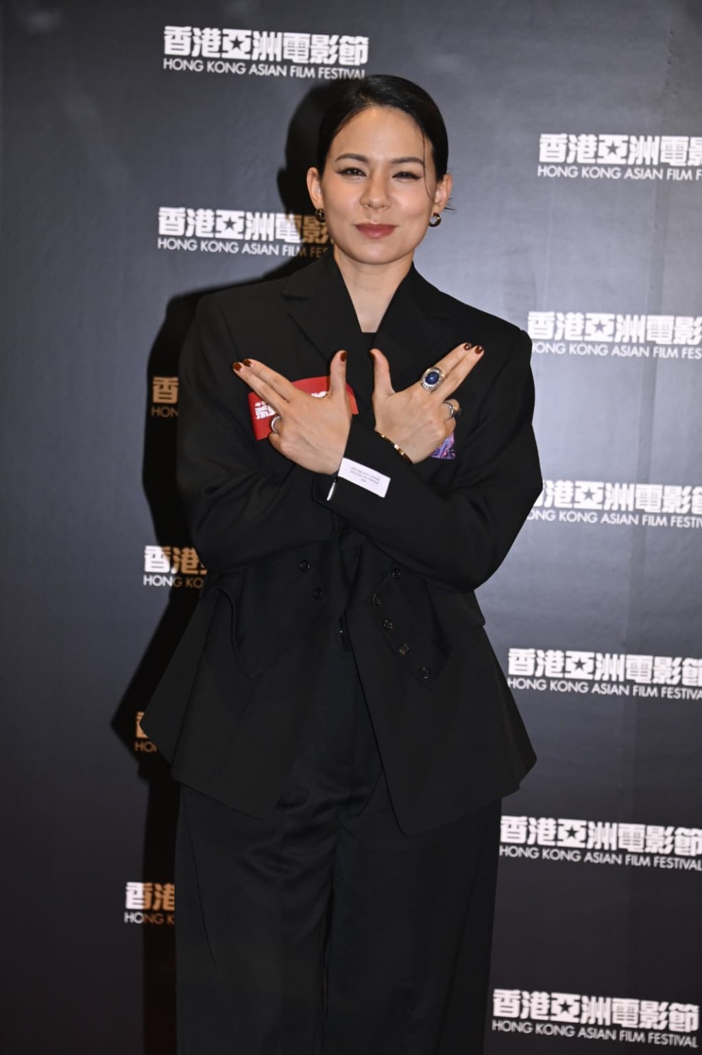 韋羅莎讚魏浚笙角色反差大。