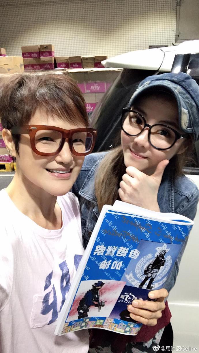 马蹄露跟戴辛尉齐撑警。（微博图片）