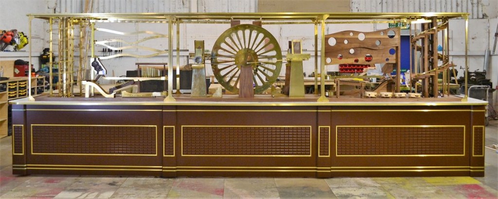 「朱古力奇想曲」裝置由一粒粒彈珠引發，最終將朱古力製成薄片。