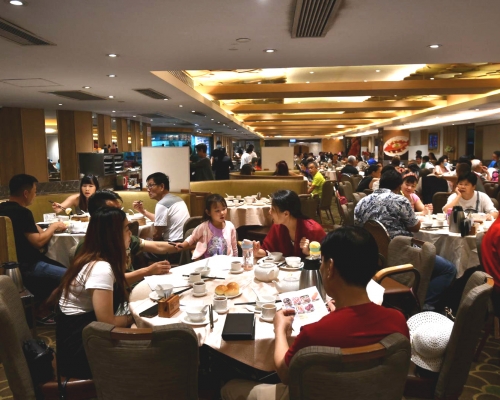 餐飲服務業職位空缺數目大減。資料圖片
