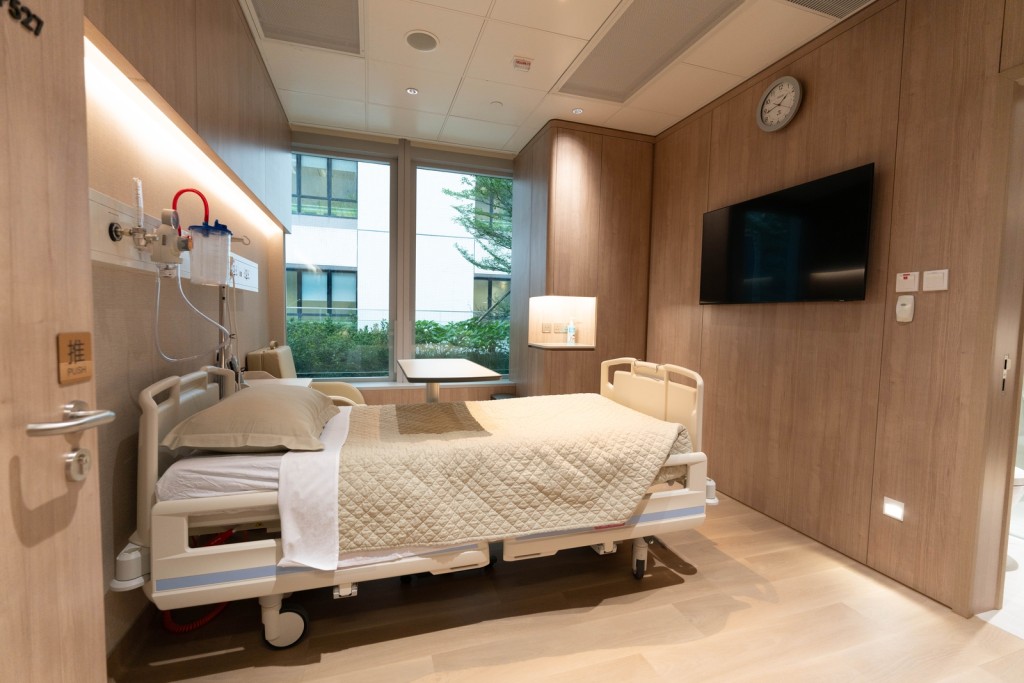 新增的混合病房樓層中，包括4間負壓房，以減低交叉感染的機會。
