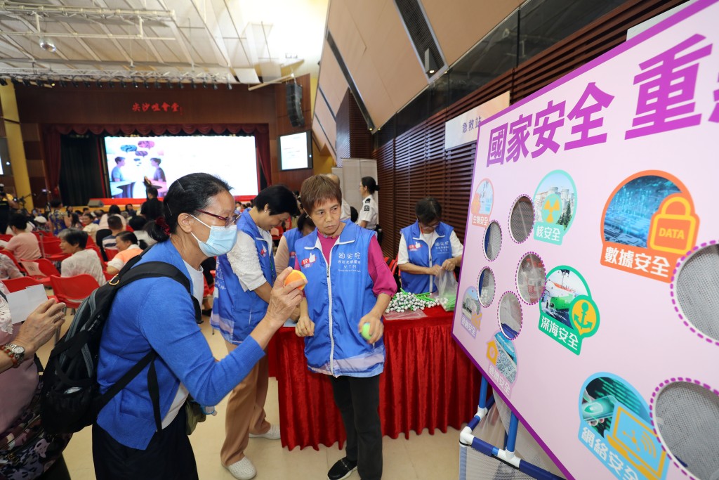 有慶祝回歸暨國安周年的活動上，設不同的遊戲攤位。