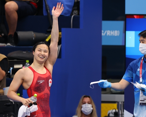 麥妮爾奪女子100米蝶泳金牌。Reuters