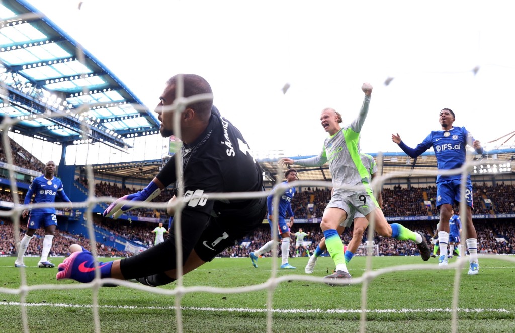 曼城击败车路士后，追近阿仙奴。路透社