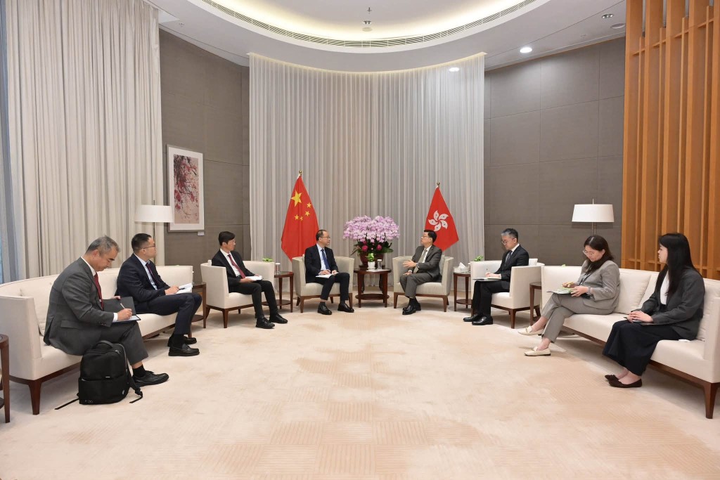 双方就推动香港与内地高等教育合作、培育国际人才及加强科研协作等议题交流意见。李家超fb