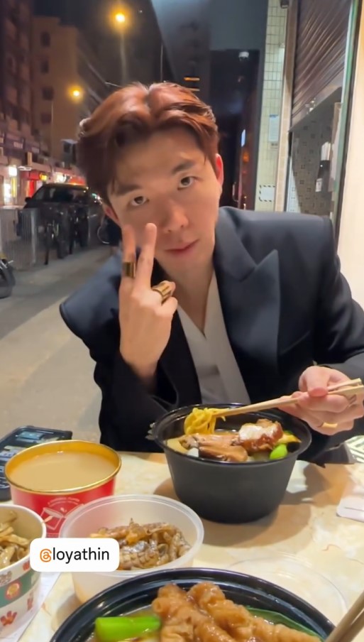羅逸軒剛失摯親,精神尚可。 羅逸軒剛失摯親,精神尚可。