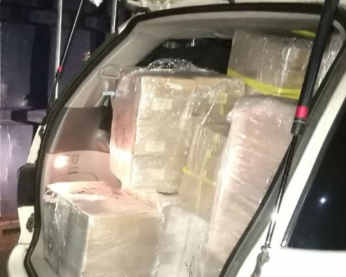 水警截查一艘快艇，檢35箱咳藥水總值約60萬元。

