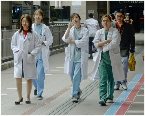 聯盟批評政府容許海外醫生在公院外工作，無助改善情況。資料圖片