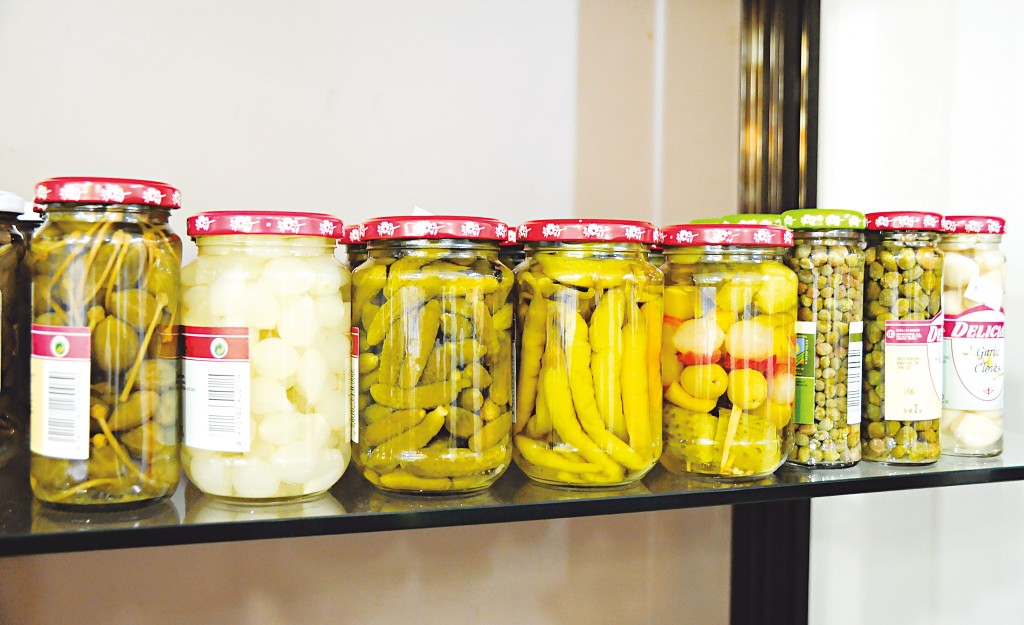 部分樽裝發酵菜經加熱殺菌後才出售，故未必含有益菌。
　