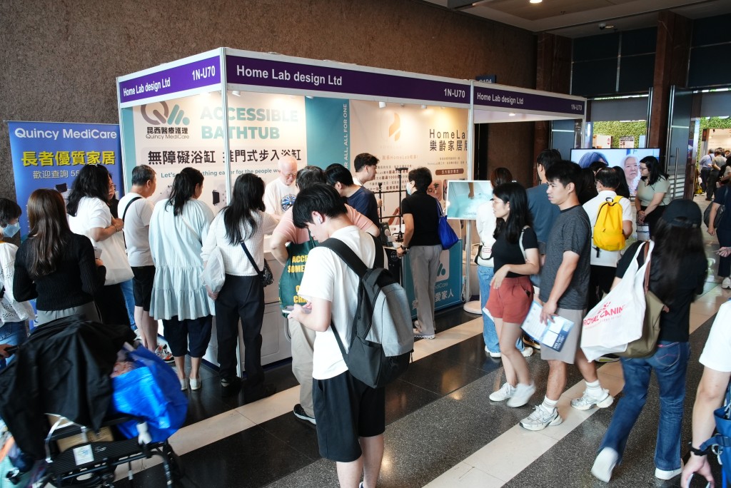 6月舉行的「香港家居博覽2025」推出專為銀髮族而設的「樂齡館」，讓參觀者便捷地探索適合長者的創新家居方案，全面提升長者生活質素。