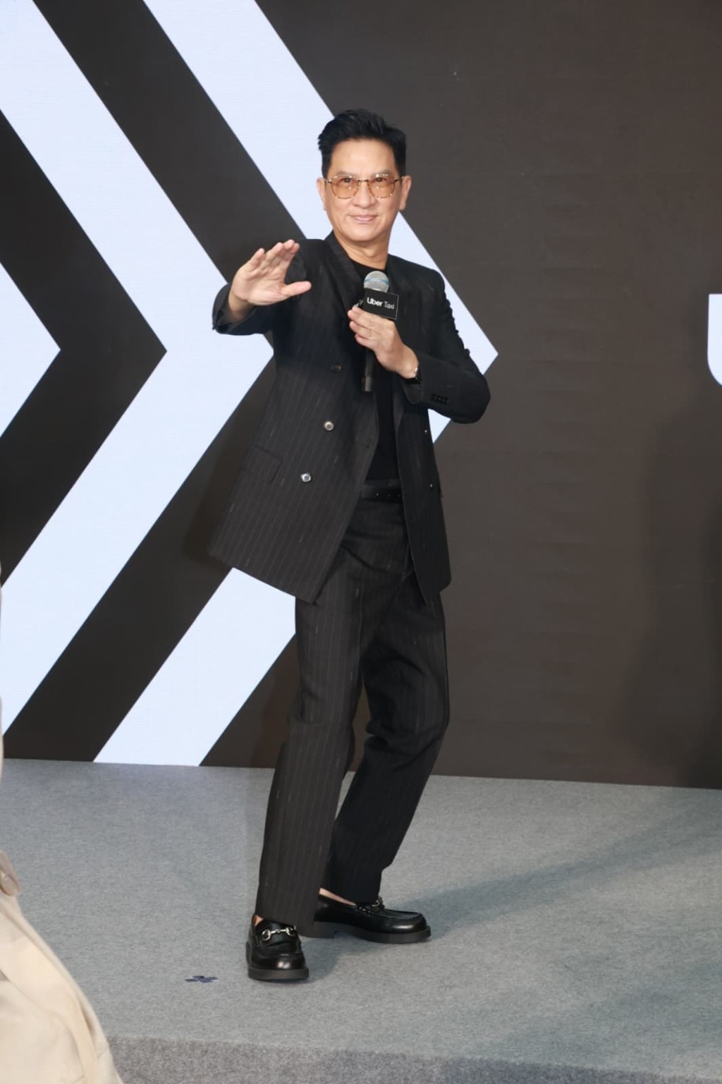 張家輝相隔19年再拍電視劇《芻狗之血》，並在Viu TV播放，跟娘家TVB打對台。