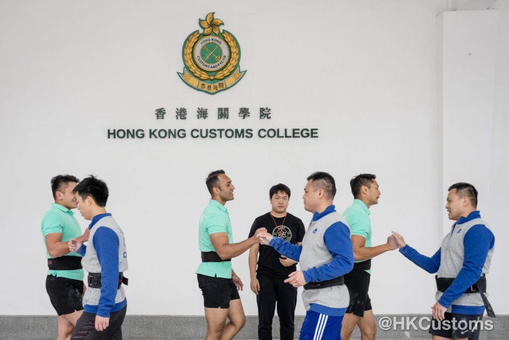 海關健體會舉辦首屆紀律部隊拔河賽，與其他紀律部隊拔河隊切磋交流。香港海關facebook圖片