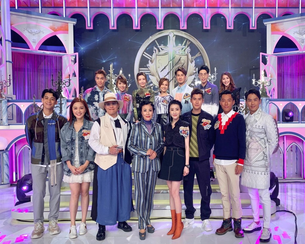 邓卓殷与郭子豪2019年合作主持《娱乐大家》时结缘。